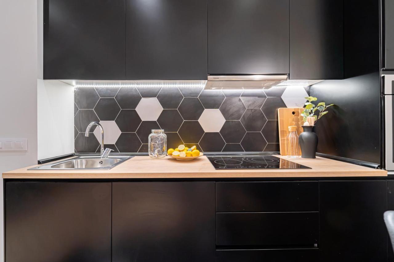 Edsam Madrid Apartments Black מראה חיצוני תמונה