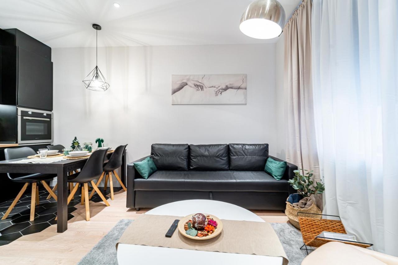Edsam Madrid Apartments Black מראה חיצוני תמונה