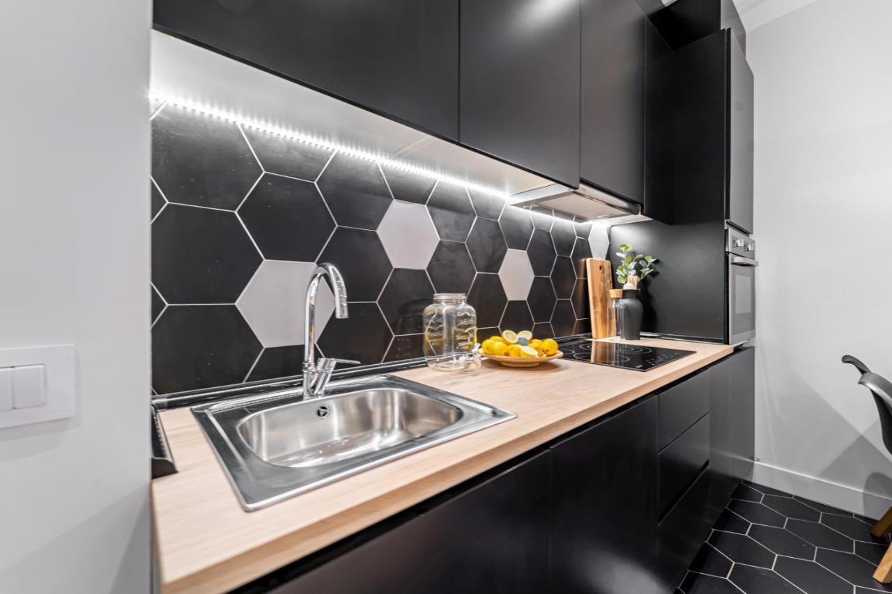 Edsam Madrid Apartments Black מראה חיצוני תמונה