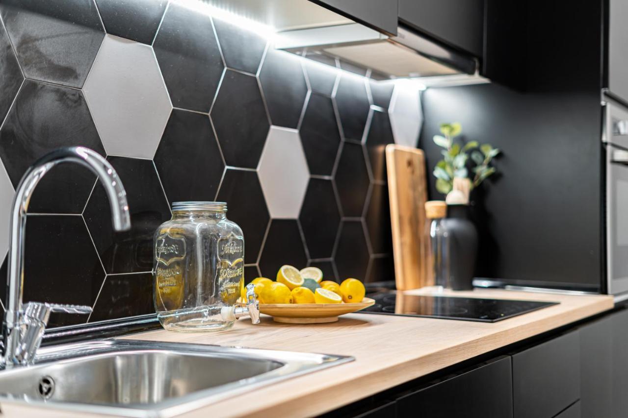 Edsam Madrid Apartments Black מראה חיצוני תמונה