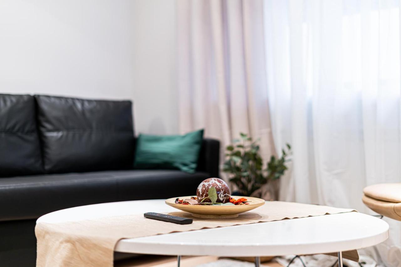 Edsam Madrid Apartments Black מראה חיצוני תמונה