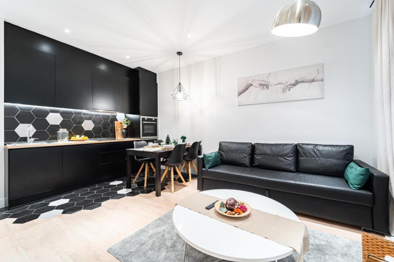 Edsam Madrid Apartments Black מראה חיצוני תמונה