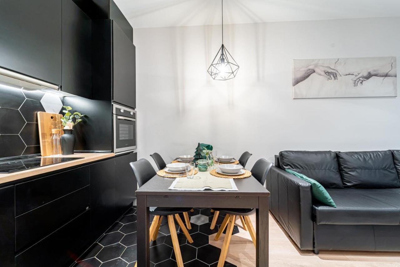 Edsam Madrid Apartments Black מראה חיצוני תמונה